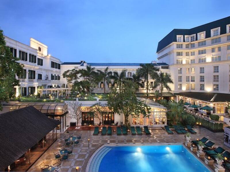 Khách sạn Sofitel Legend Metropole có bể bơi tuyệt đẹp 