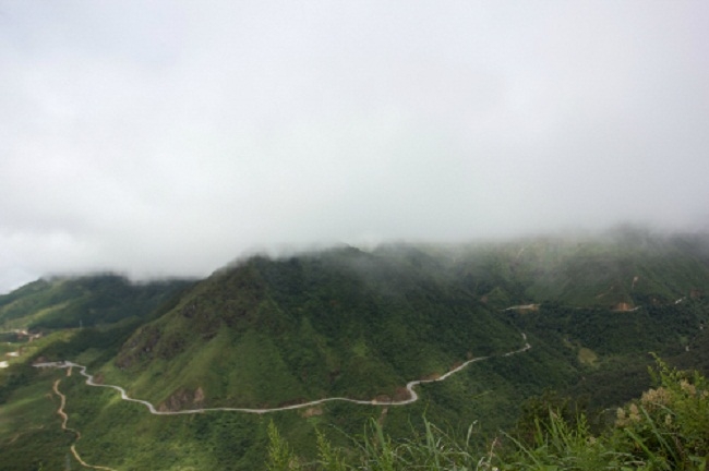 Ngắm cảnh quan hùng vĩ nơi đỉnh Ô Quy Hồ