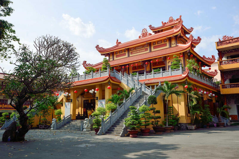 Siêu thị Pháp Hoa trong khuôn viên chùa Phổ Quang