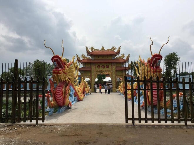 NSƯT Hoài Linh