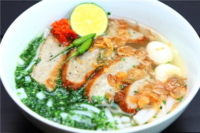 Phố bánh canh chả cá trên đường Ngô Gia Tự