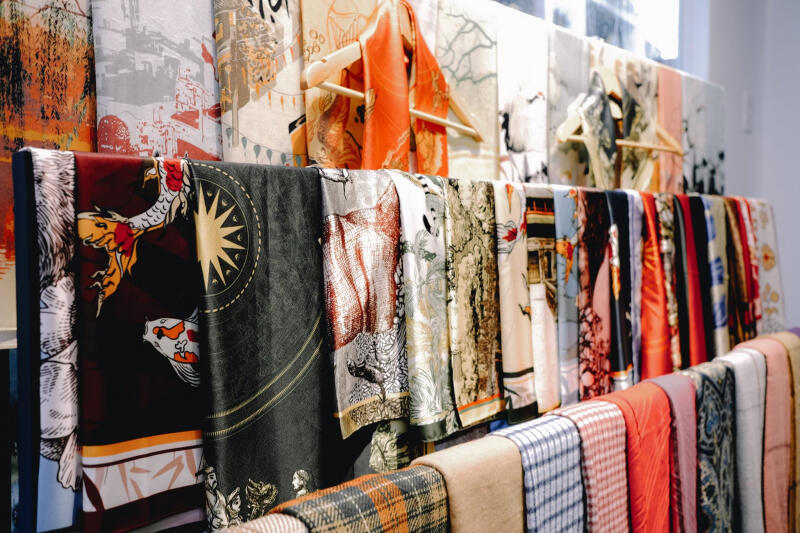 Khăn choàng cổ Thiều Hoa