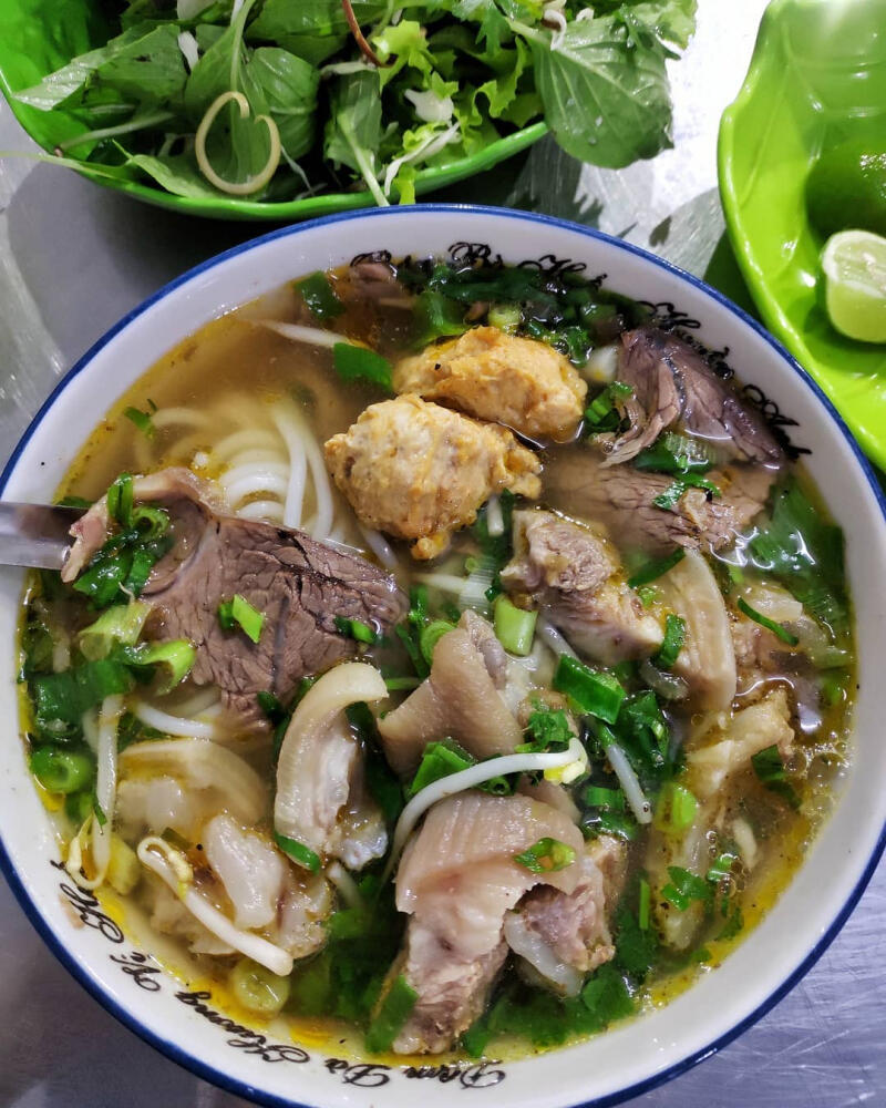Bún bò Huế Huyền Anh
