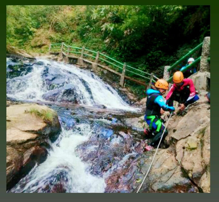 Thác Tình Yêu, suối Vàng