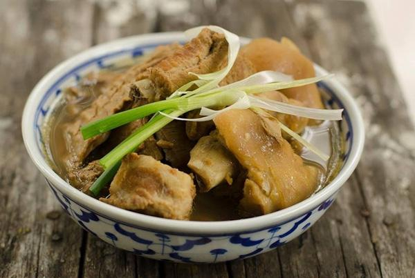 Canh măng móng giò