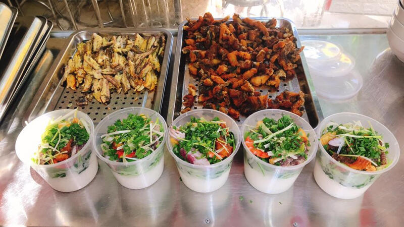 Canh cá Thái Bình - Bún hải sản Tôm uym