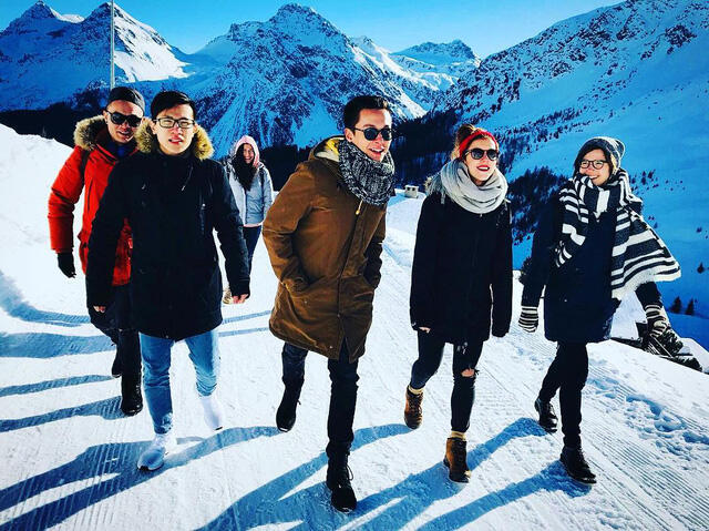 Anh có tiền thì em mới yêu