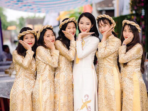 Gấu Uyên (Áo Dài Cô Ba)