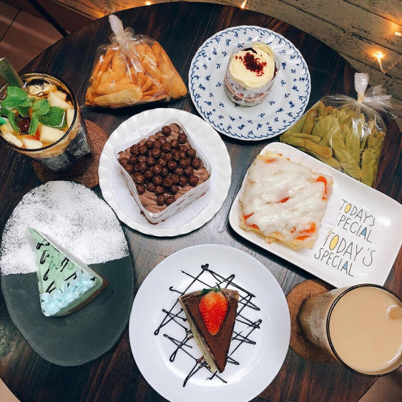 Hyn's Corner - Cake & Tea