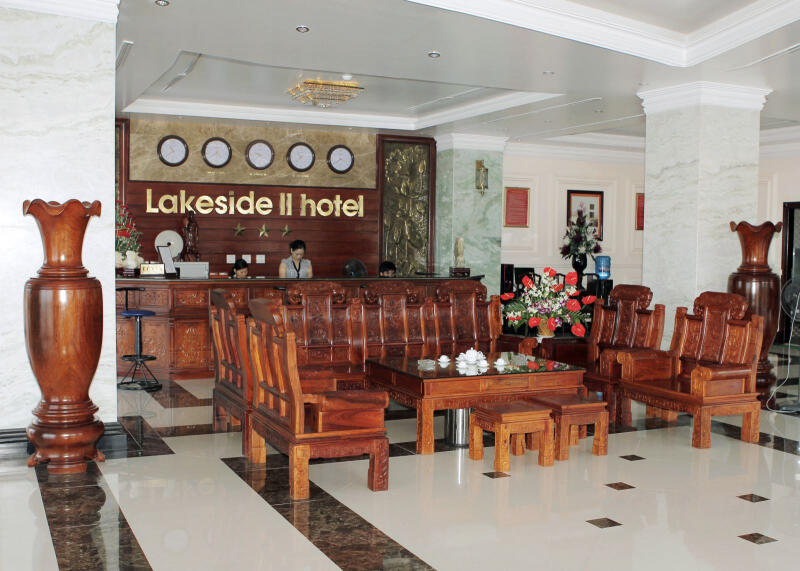 Khách sạn Lakeside II