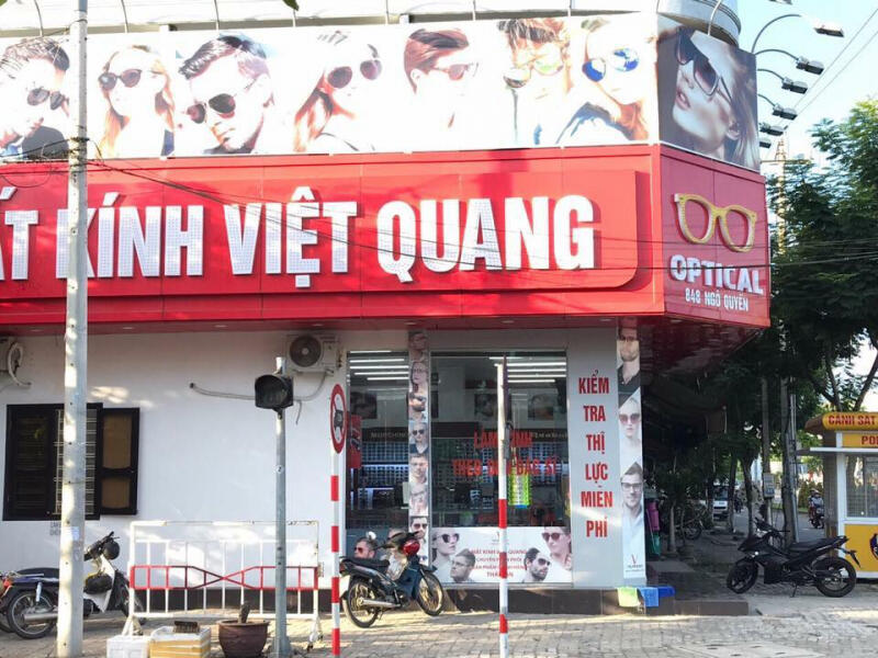 Cửa hàng mắt kính Việt Quang