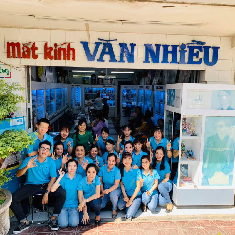 Mắt kính Văn Nhiều