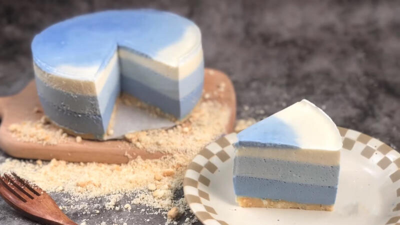 Bánh mousse hoa đậu biếc