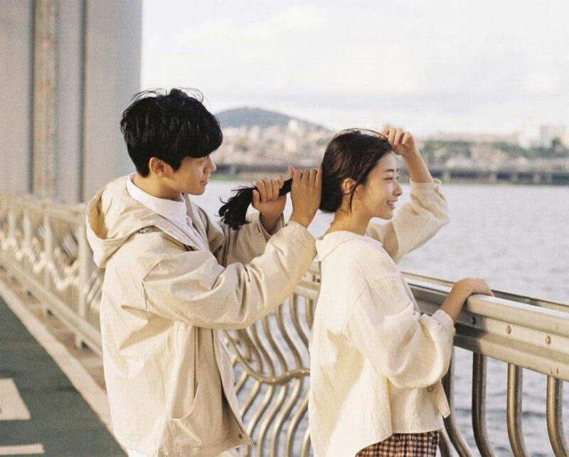 Cái Nhìn Đầu Tiên