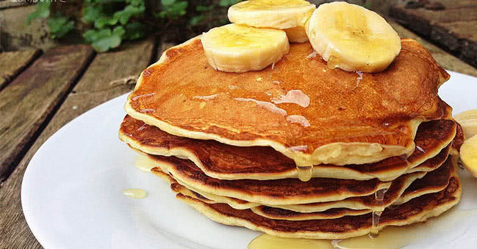 Bánh pancake chuối dứa