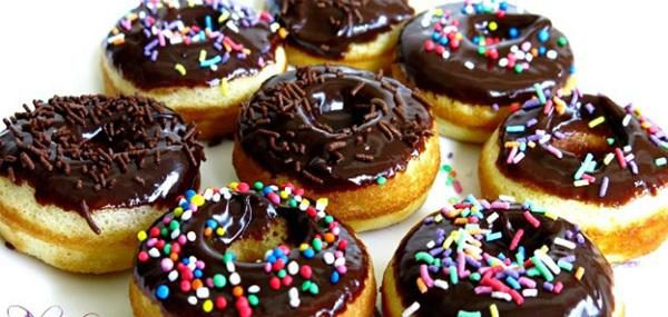 Bánh Donut phủ kem Cacao