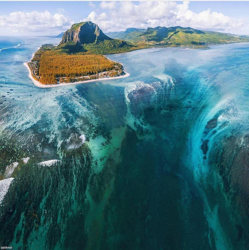 Thác nước dưới lòng biển - đảo Mauritius
